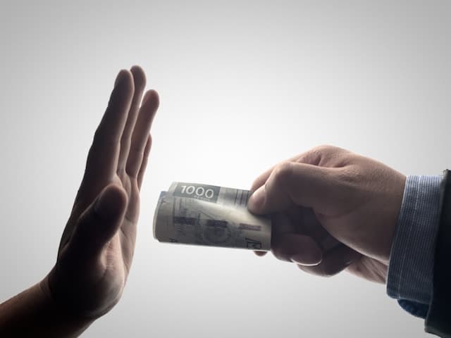 Person refusing bribery